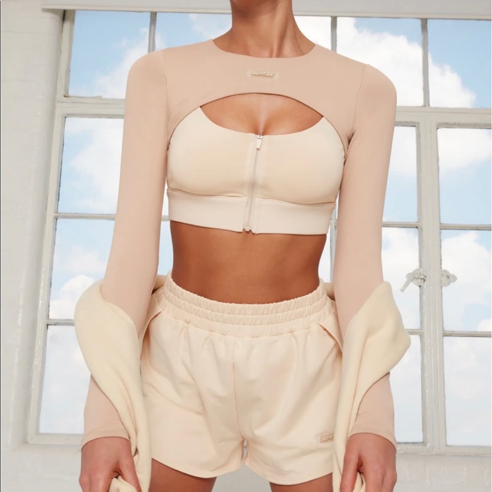 Bo+Tee Alive Crop Top in Color Beige